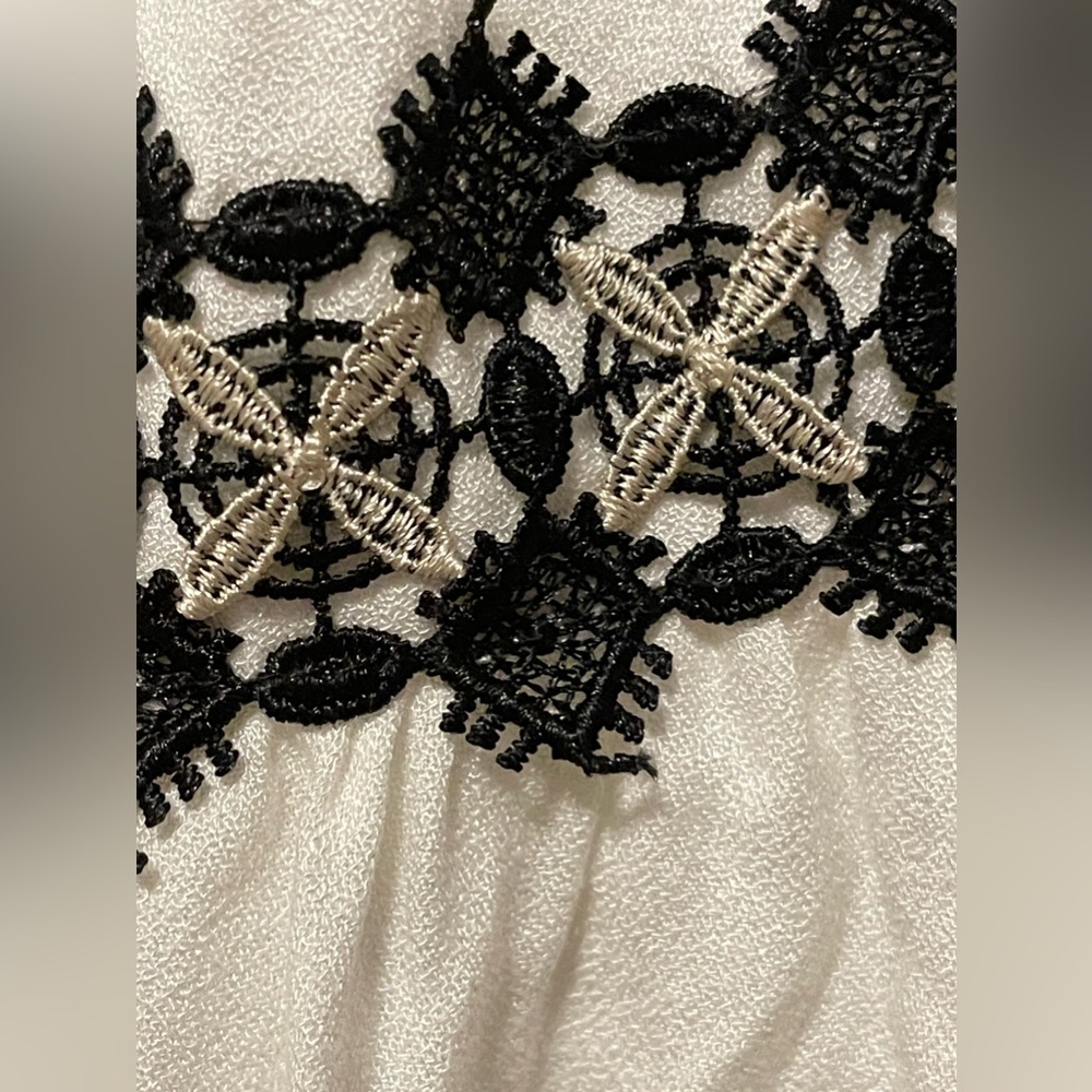 Alice + Olivia Black & White Rozzi Off Shoulder Lace Trim Embroidery Dress - Picture 8 of 13